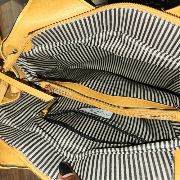 Matthew and Julian Mustard color purse - Picture 3 of 9